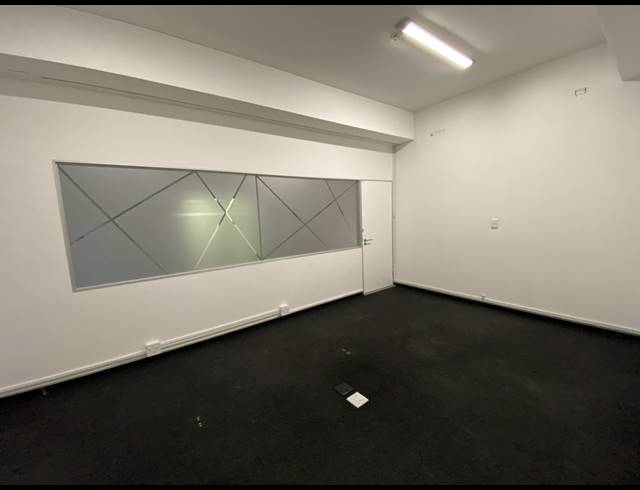 136M² OFFICE TO LET IN WOODSTOCK